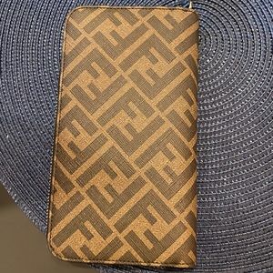 Fendi Wallet great condition